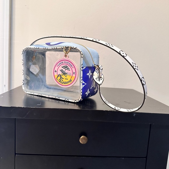 Louis Vuitton Louis Vuitton Monogram Beach Pouch Resort Okinawa - Picture 4 of 16